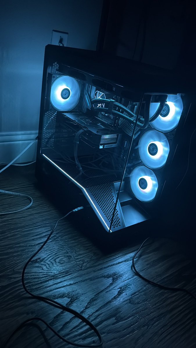 iSoRicky's tweet photo. Haven’t posted in a while but look new PC https://t.co/gqNUvA9aSo
