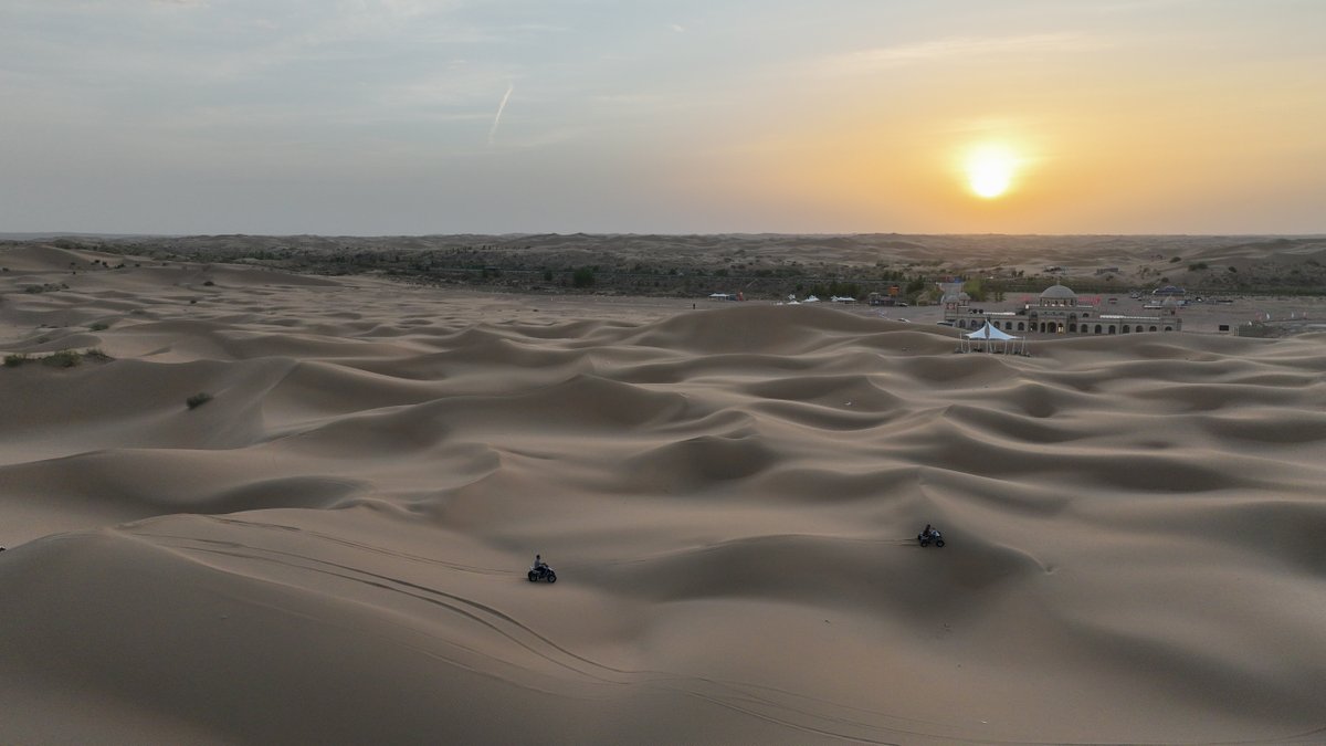 FlyOverChina's tweet photo. This is the Kubuqi Desert in Hangjin Banner of Ordos, north China's #InnerMongolia Autonomous Region. The banner keeps advancing sand-control projects to combat desertification. Shifting sands? Not on our watch. 
#GreenChina #Reforestation #FlyOverChina https://t.co/E39ex4W7iu