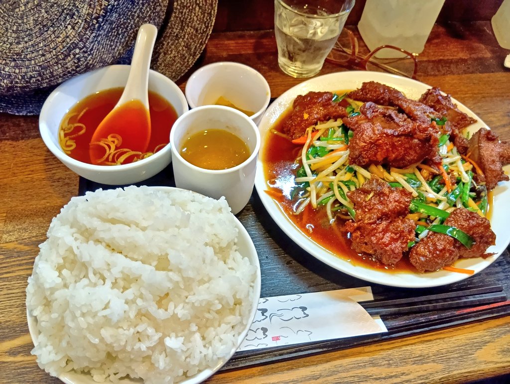 gamemasterofth1's tweet photo. 結構並んだ　このゴロゴロしたのがレバニラのレバーす https://t.co/xFVUwXc7gh