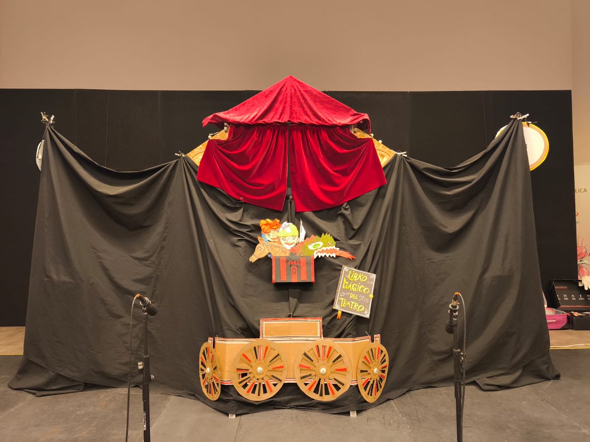 CepaSegovia's tweet photo. 🎭La compañía de títeres del CEPA Antonio Machado participa en Titiricole con El sueño de una marioneta. Compartimos escenario e ilusión junto a otros centros. Nos acompaña el CPIE 1 Paula Freire de Turín, gracias a Erasmus+, haciendo de esta experiencia un intercambio cultural🌍 https://t.co/ZGHjqu335P
