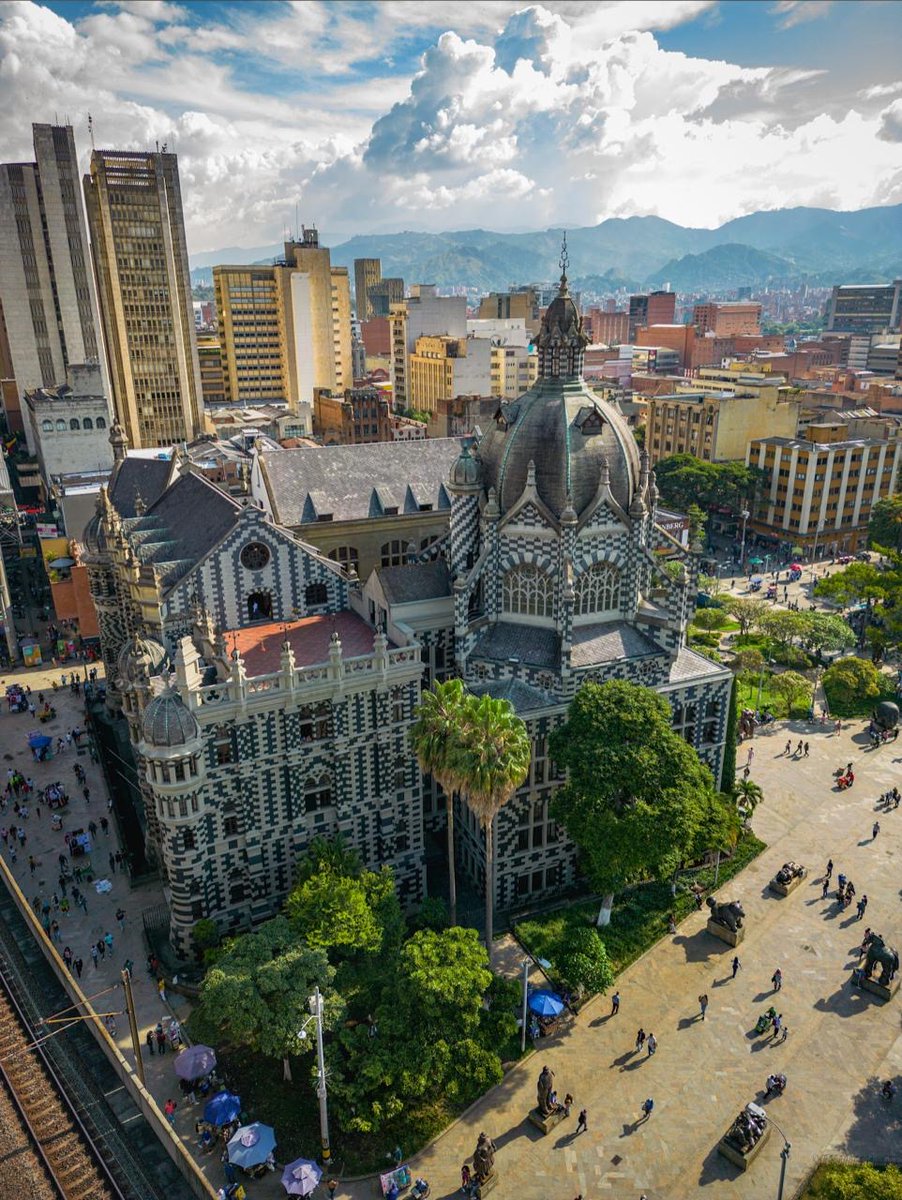 _Cal1998's tweet photo. Medellin Colombia 🇨🇴😍 https://t.co/HtaTpfS3GQ