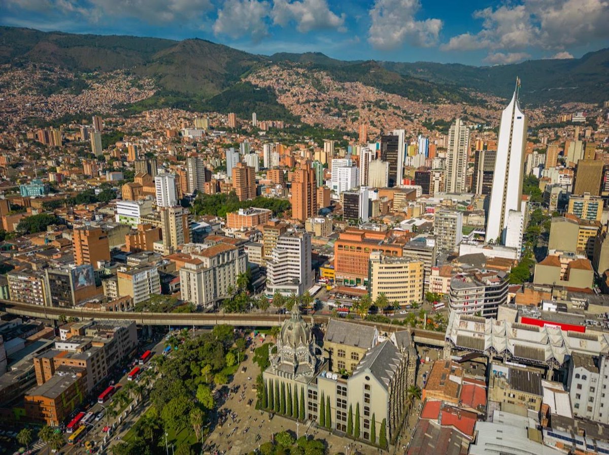 _Cal1998's tweet photo. Medellin Colombia 🇨🇴😍 https://t.co/HtaTpfS3GQ