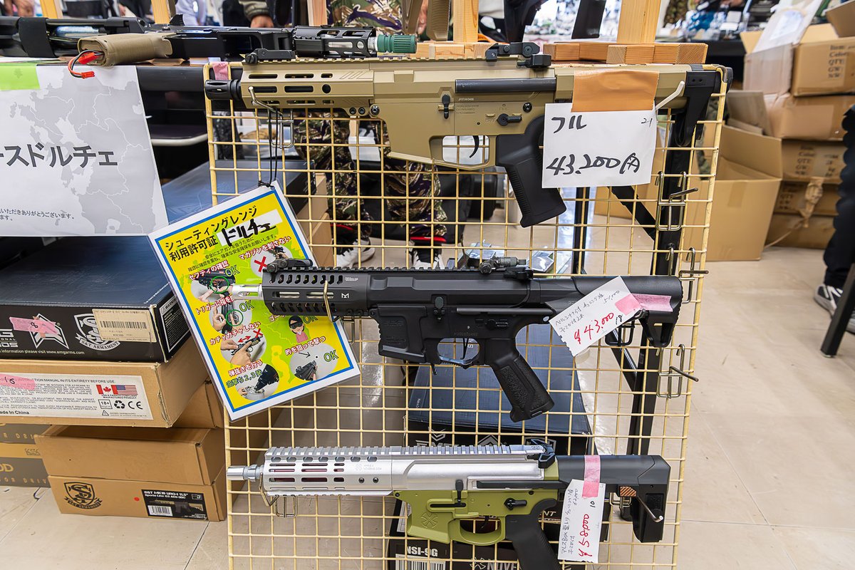 9milten's tweet photo. 九ミリ展　前回の出展ブース紹介
ベースドルチェさん
多数のカスタムエアガンを出品されていました☺カスタム以外でも修理やワンオフ作製も受け付けているとのこと！アフターも安心なショップさんです＾＾
@kakizoe7 
＃九ミリ展 https://t.co/lTypfqMDnp