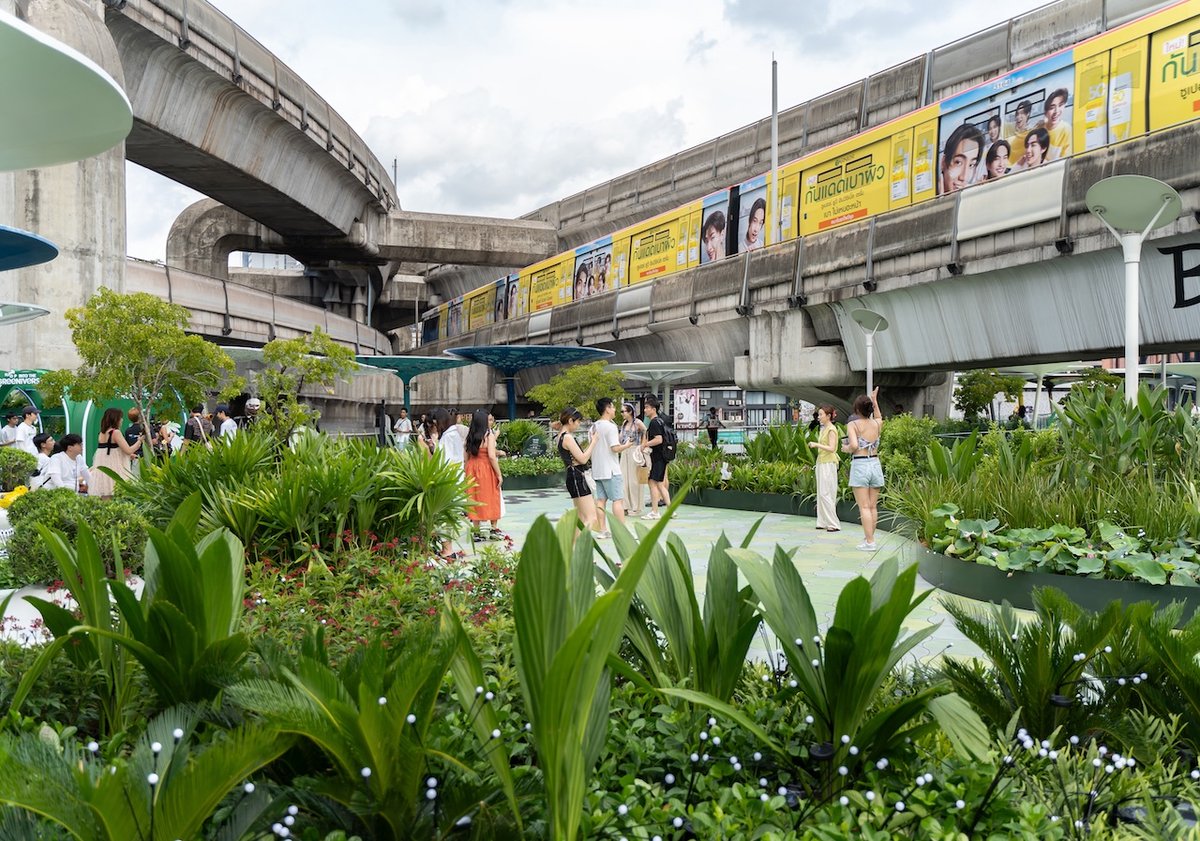 Architizer's tweet photo. #ProjectOfTheDay: Hop Park: Green Pop-up Hop into the Greeniverse by Shma Company Limited

With limited space of the city, how can we create green spaces? The answer is: we don’t have to make them big. 

📍Bangkok, Thailand
Details: https://t.co/LpkD1bVRbp https://t.co/dPE1WIILF2