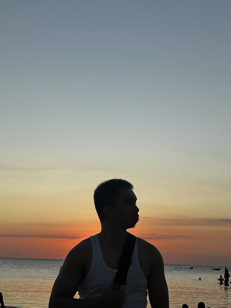 michaelmalabs's tweet photo. the gradient tho https://t.co/8CoExLXABC