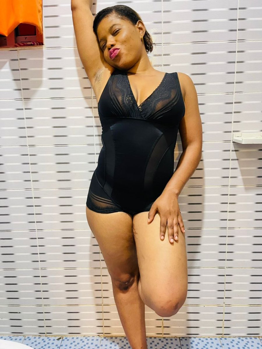 BCabal33905's tweet photo. One hand up, big smile, zero chill… who’s ready to join my fun? 

https://t.co/CpX3ERJsAA

#OnlyFans #Fansly #Fanvue #NSFW #Ebony #BlackGirl #AfricanQueen #SexyBlackWomen #EbonyGirls #NSFWTwitter #AdultContent #ExclusiveContent #LinkInBio #Subscribe #NewPost 🎯🔥 https://t.co/27YyElrKqt