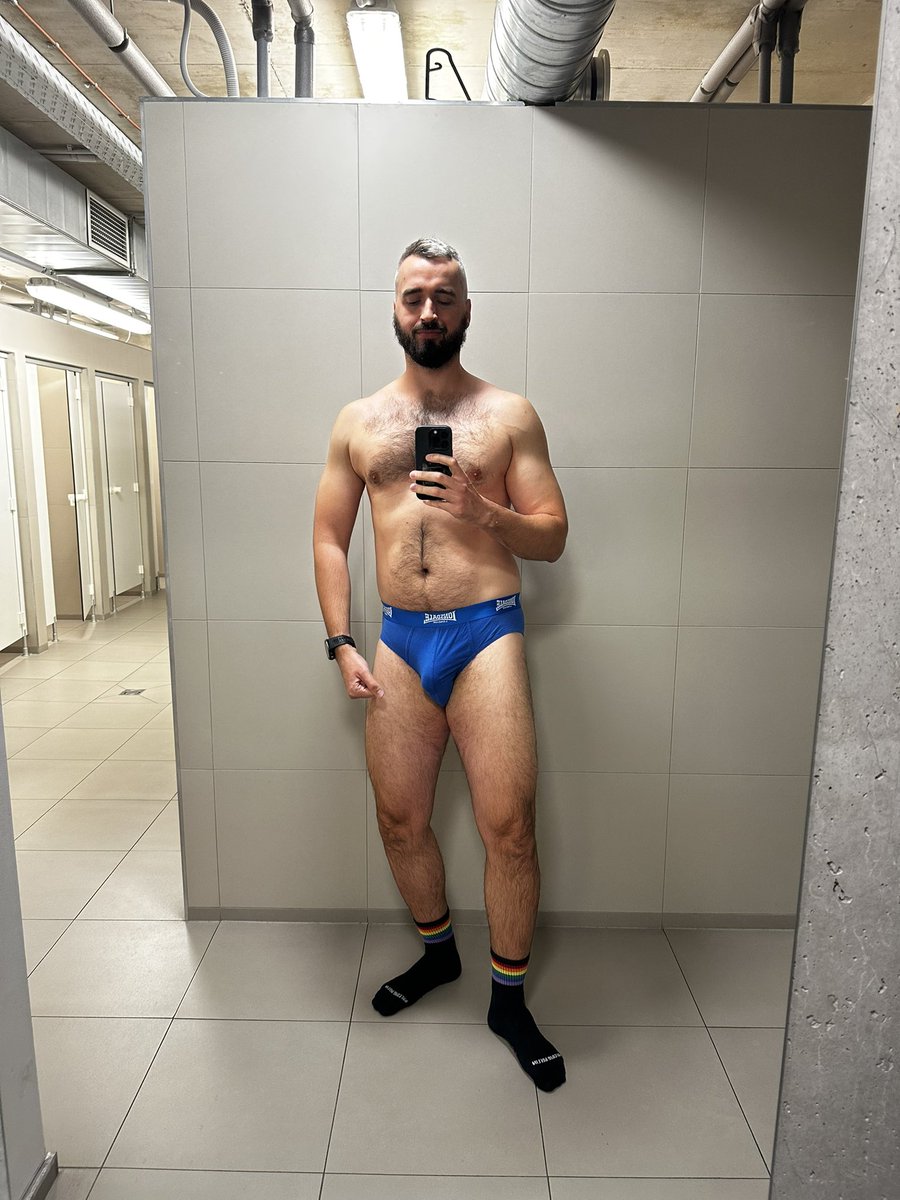 DobrakVysoky's tweet photo. Blue https://t.co/wyFZI5dbdt
