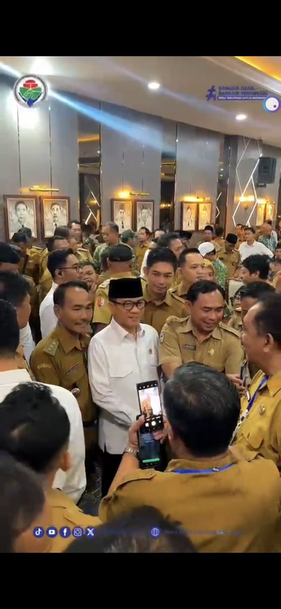 Maimun005's tweet photo. Munas II PAPDESI. Pembangunan yang maju, mandiri, dan berkelanjutan. “Menyatukan Desa Mengawal Asta Cita. "

@YandriSusanto
@ARizaPatria
@KemensetnegRI
#KementerianDesaPDT
#BPSDMKementerianDesaPDT
#PAPDESIMengawalAstaCita
#TPPMengawalAstaCita
#KerjaPendampingDesaBerdampak https://t.co/23egqZERdK