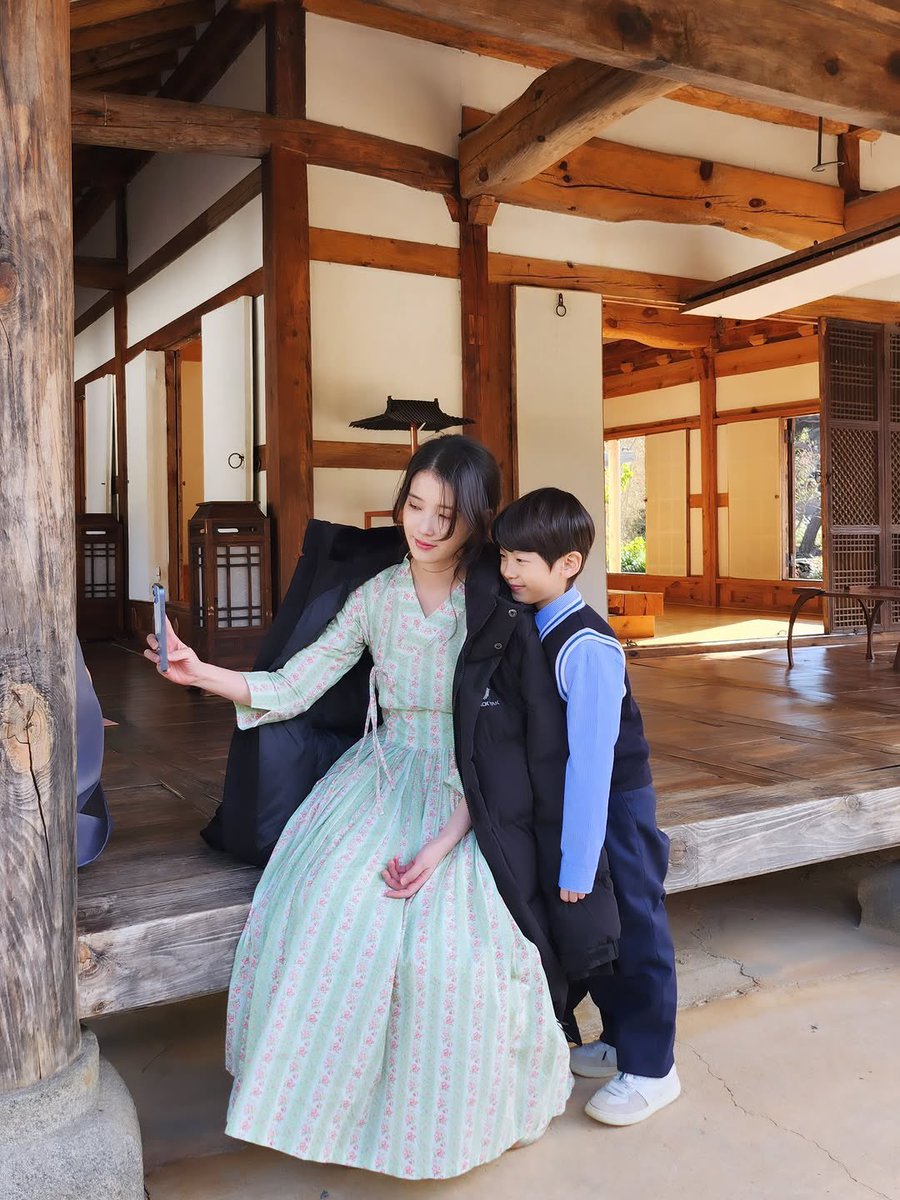 아이유 에델바이스 tweet media