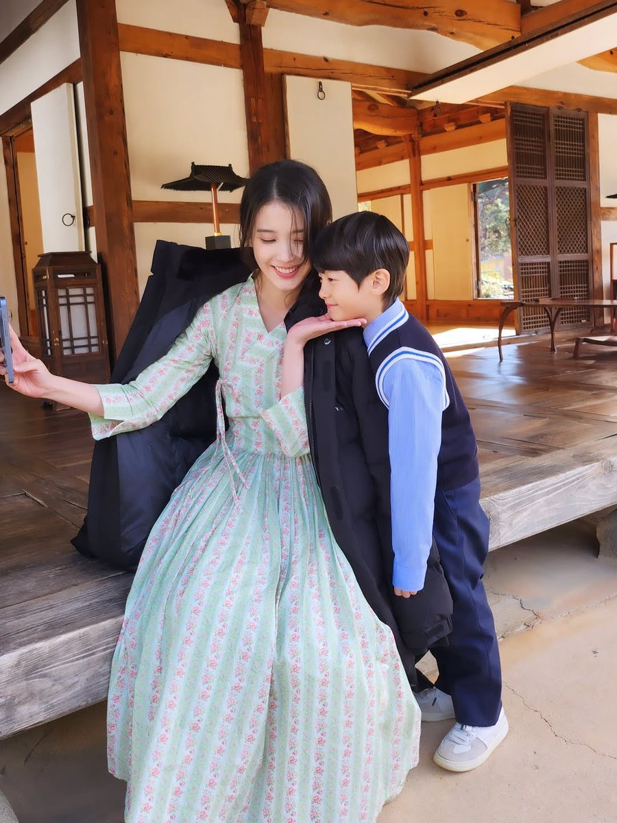 아이유 에델바이스 tweet media