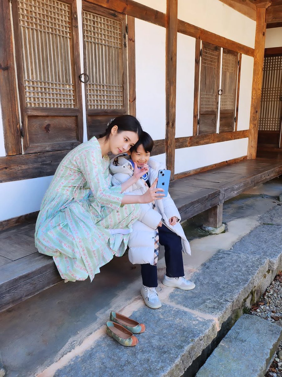 아이유 에델바이스 tweet media