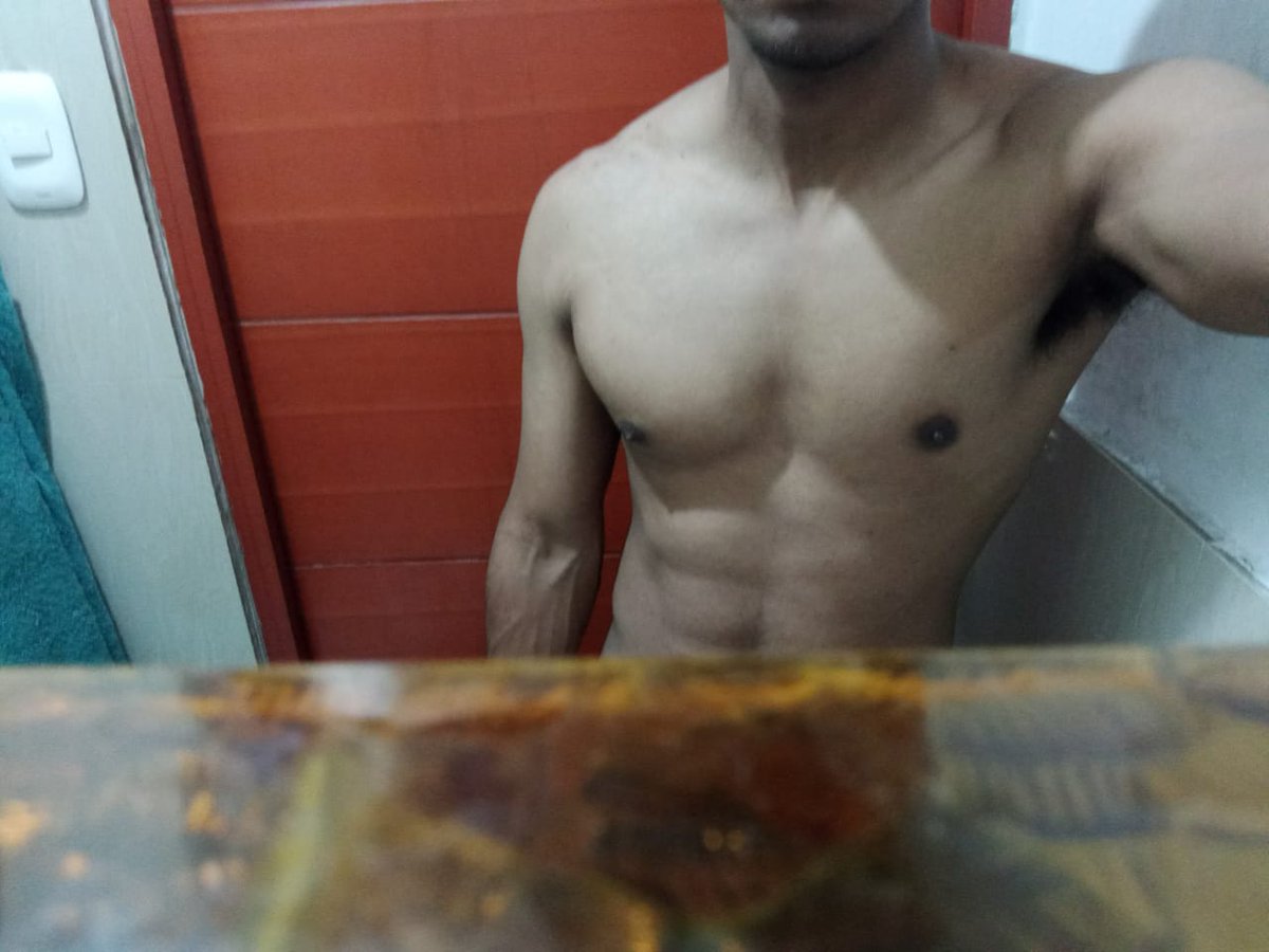 AndryMorenote's tweet photo. entrenando pecho #gym #gay #homoerotic #erotic #sex #sexo #MACHOPREÑADOR  #macho #str8 https://t.co/sGJZ2YJEtN