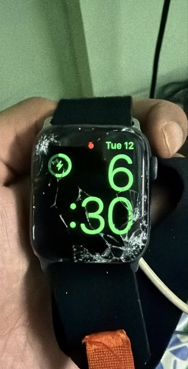 razorrunning24's tweet photo. Well it can’t get any worse than this, can it? 

@Apple @AppleSupport https://t.co/h12zN9u74c