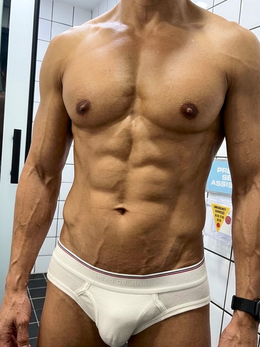 hotandcasual's tweet photo. 新內褲試穿報告：舒服得腿軟、好看得犯規😏🦭 new undies on: comfy enough to make my legs shake + dangerously hot 😏🦭#herocolors #easymonkey #イージーモンキー https://t.co/IUF1uruXG7
