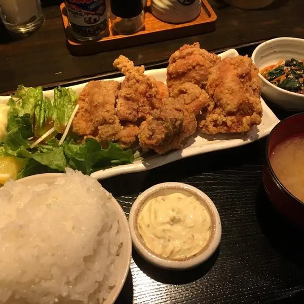 babbab3jp's tweet photo. @GraoDeBicoNao ひよこ豆さん、コメントありがとうございます😊

あらら残念、すでに長岡市のホテルにチェックインしていて、今回の出張ではつるまるさんに行くのは難しそうです…。
来月も来るかも知れないのでその時にチャンスがあれば、ライス小🍚で😅

やばい絵面だ…(拾い画像ですが) https://t.co/nH3y4q3iTz