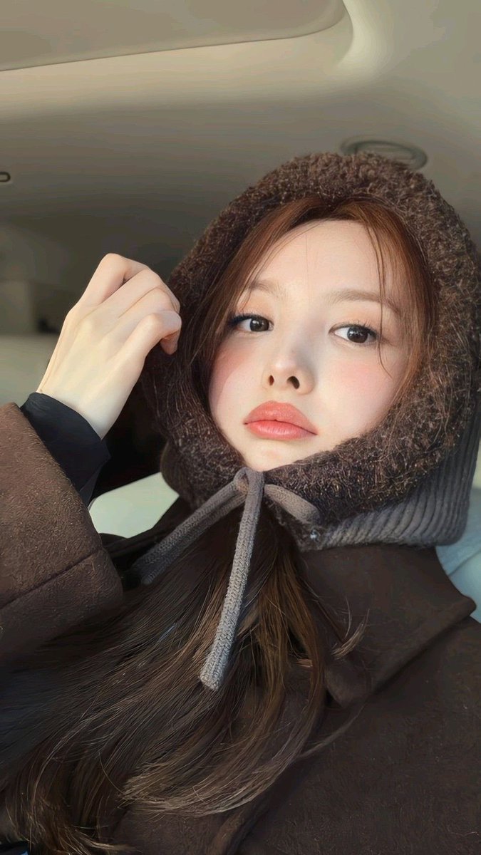 M00chi_ya's tweet photo. 근데 요즘 유행하는 나연프사
시작된 유래가 뭐야..? 
여돌 많은데 그중에 나연인 이유가 있을거 아냐 https://t.co/OgOeE8PjCY