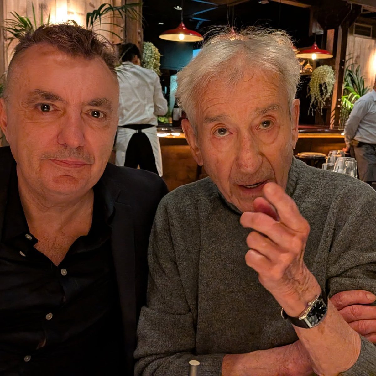 Granvilas's tweet photo. Anoche cenando con Pepe Sacristán después de asistir a la representación de la excepcional "El hijo de la cómica". https://t.co/b33djDp2cz