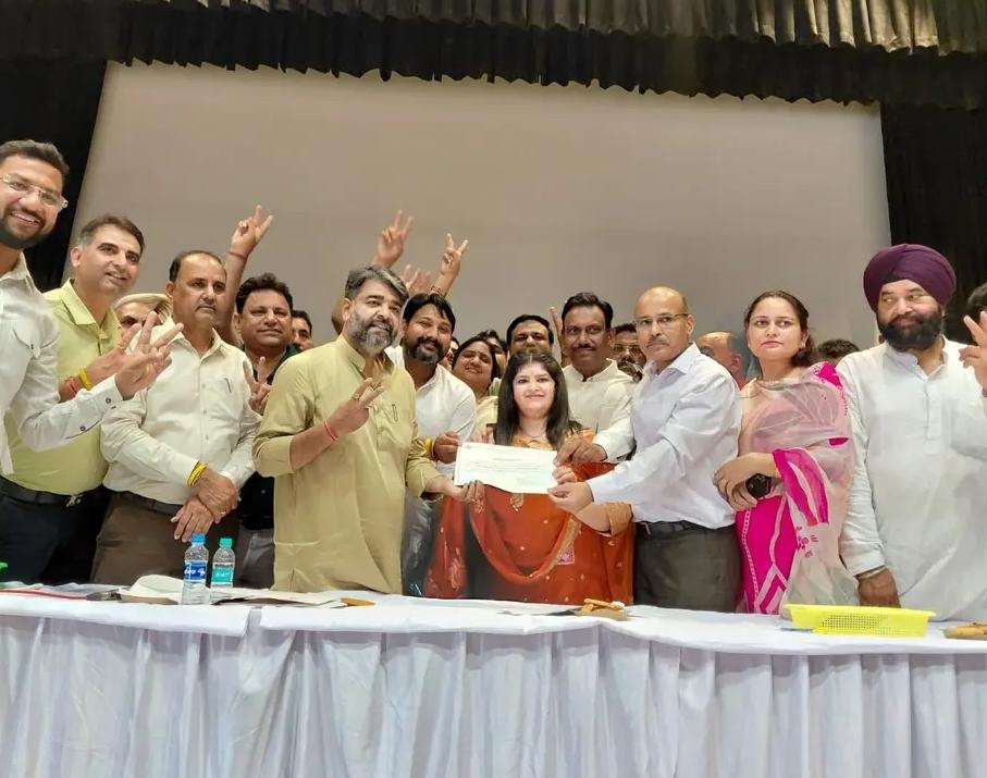 नगर निगम अंबाला के चुनावों में मेयर पद पर अक्षिता सैनी जी की शानदार विजय  तथा सभी 16 भाजपा पार्षद प्रत्याशियों की ऐतिहासिक जीत पर भाजपा ...