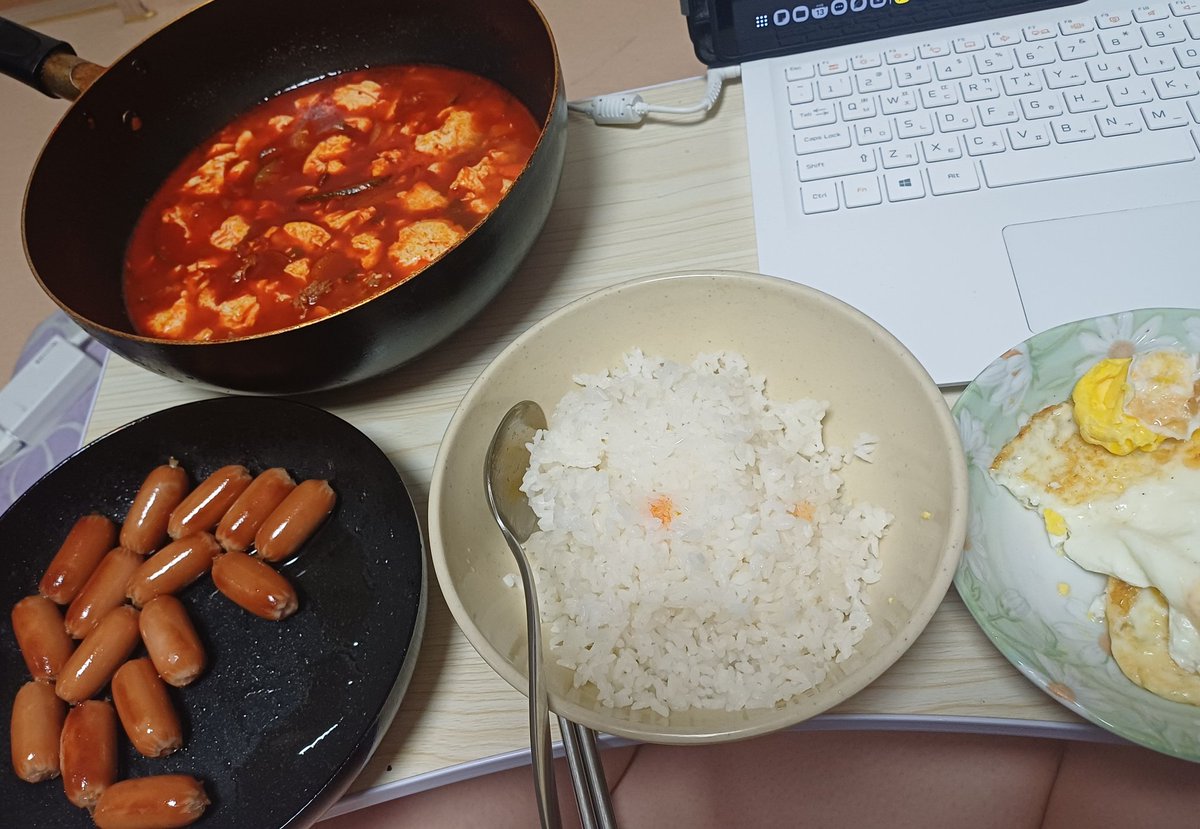 비비 tweet media