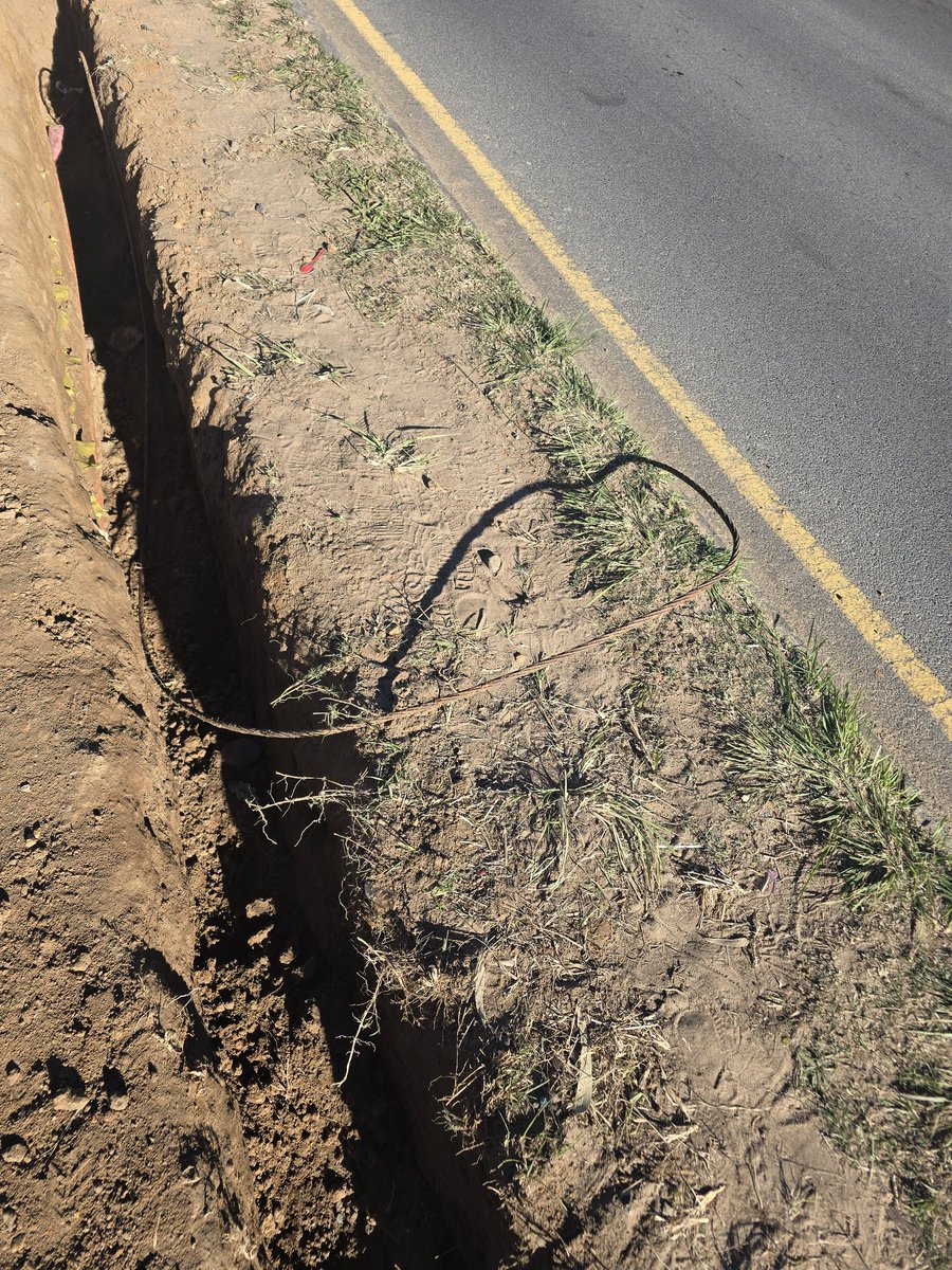 IMOVESSA1's tweet photo. #citypower reporting cable theft at 2 peter tres-jolie honeydew. Exposed live cables. Urgent attention https://t.co/3QWdnPVS63