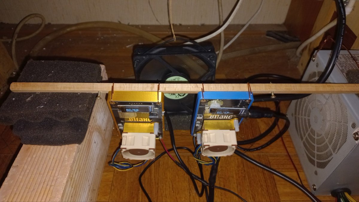 ZP_Mining's tweet photo. @HashWatcher Very high tech RV setup below the sofa box. https://t.co/aDSPGusD2p