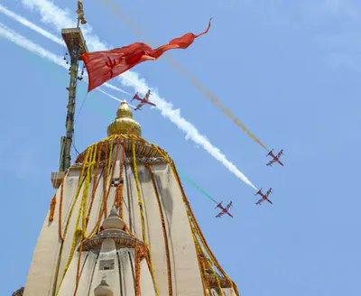 tntjho's tweet photo. குஜராத் மாநிலத்தின் சோம்நாத் கோயில் மீண்டும் கட்டப்பட்டு 75 ஆண்டுகள் பூர்த்தி ஆகின்ற வேலையில், அந்நிகழ்வை கோலாகலமாக கொண்டுடாடுகிறோம் எனும் பெயரில் இந்திய வானூர்த்தி படையின் சாகசங்கள்  நடத்தப்பட்டுள்ளது!... (1/3) https://t.co/akVHVc3bB2