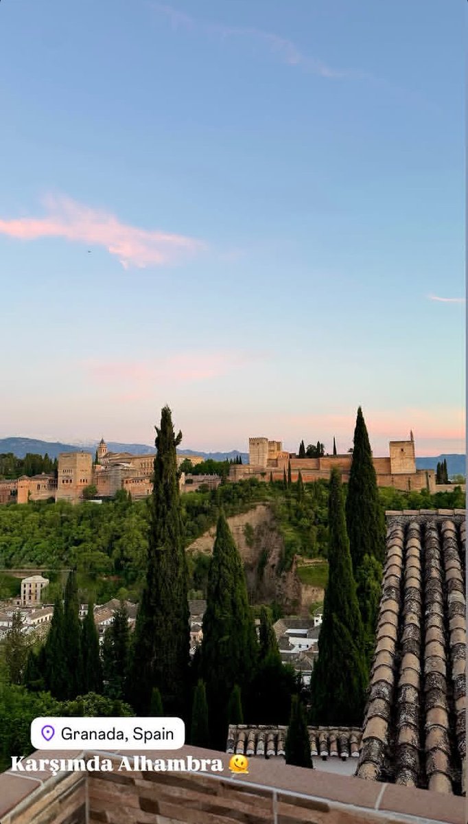 SureYya_SY's tweet photo. and here’s a couple more photos 📸😍 #andulusia #spain #granada #travel https://t.co/mQIip2rYKg