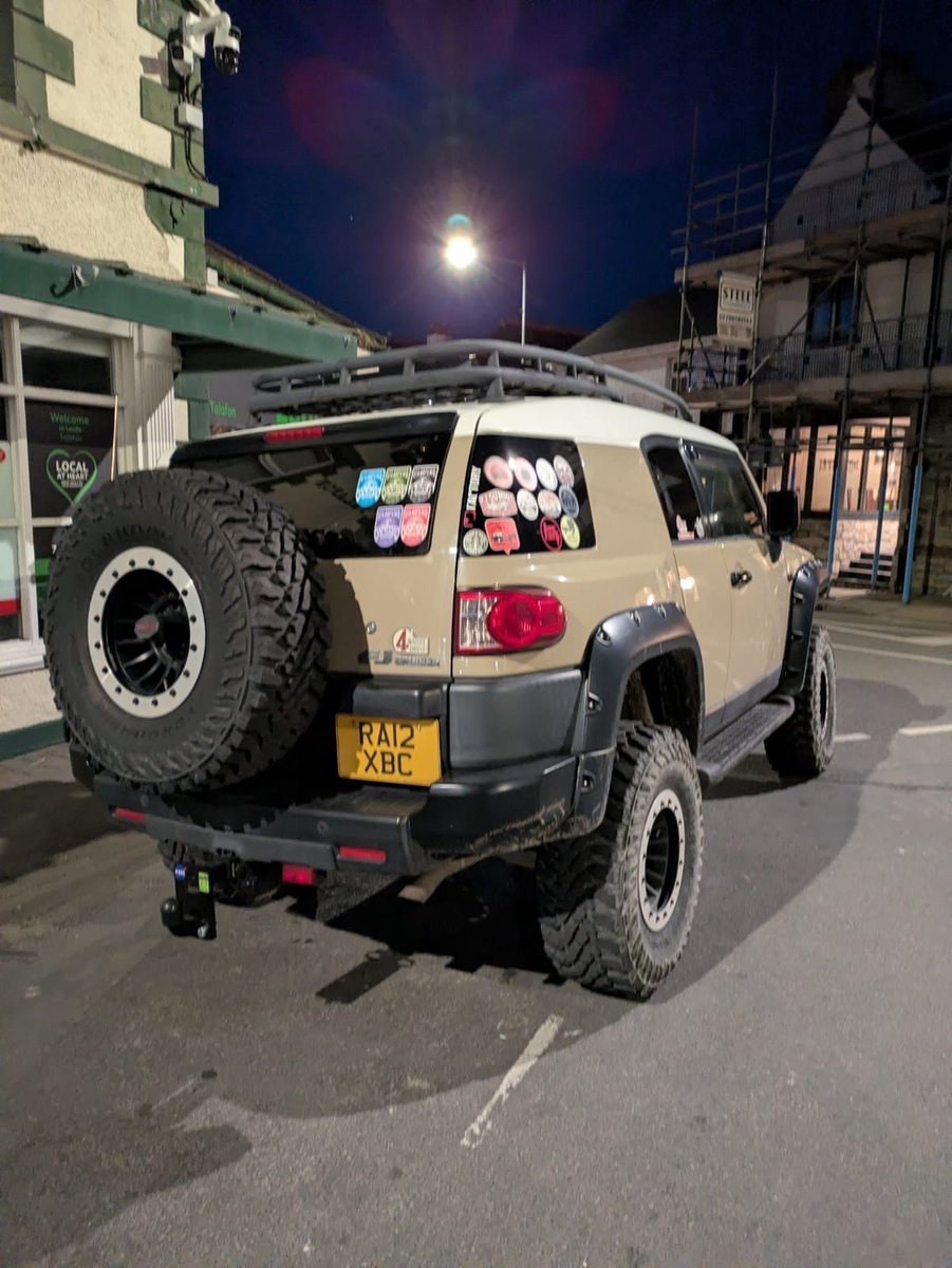 ShropsArchitect's tweet photo. Toyota FJ Cruiser in beige
#CarTwitter #ACTCP #CarSpotting https://t.co/RK2tBGJxe2