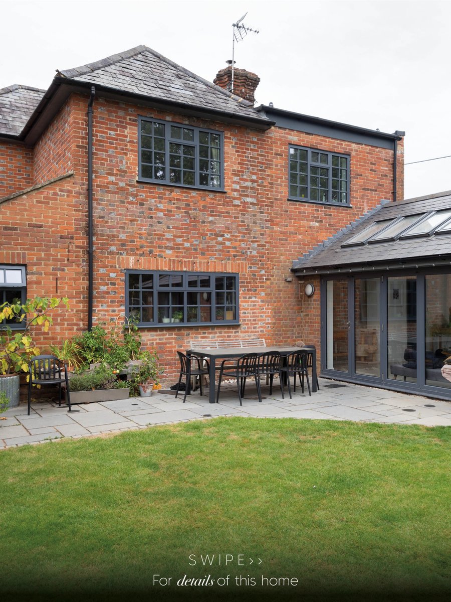 Originbifolds's tweet photo. Swipe through to take a closer look at this beautiful home, where Georgian styled OW70 windows sit alongside our Gallery OB72 Bifold Door, all brought together with a bespoke dual colour finish 🌿

Premium Partners cc_aluminiumframes

#BespokeDesign #GeorgianStyle #HomeInspo https://t.co/DoAICJg6PM