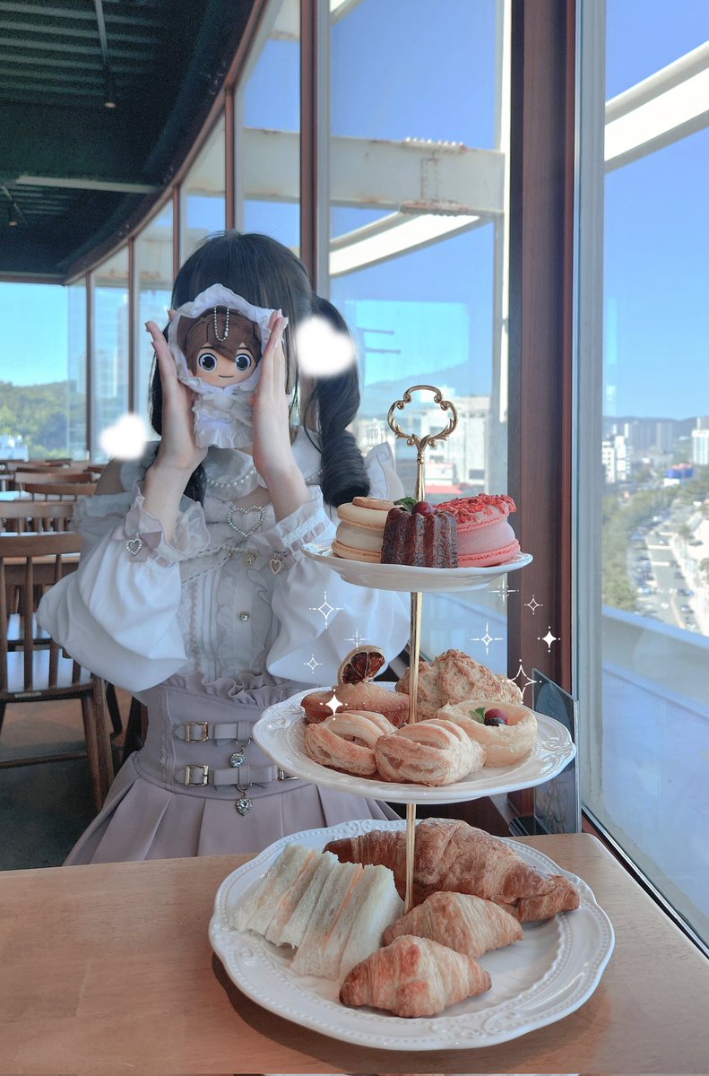 ra1mon_'s tweet photo. 트친이랑 애프터눈 티 먹었어요♡♡ https://t.co/HBsegzzRaE