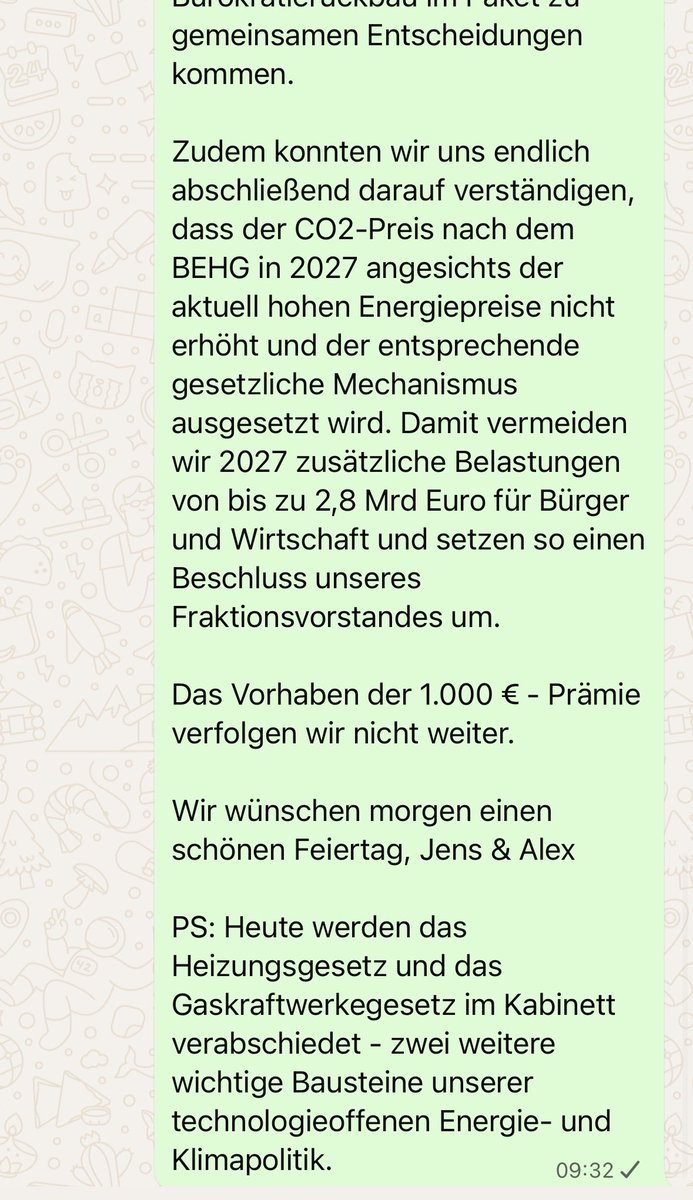 K_Moessbauer's tweet photo. ***Konzertierte Aktion & Paket-Lösung***

➡️ Die Rufe nach KA waren laut zuletzt. Nun will Merz die Sozialpartner Anfang Juni zumindest zum Dialog in den KoaA ins Kanzleramt einladen.

➡️ Außerdem: Schritt-für-Schritt-Lösung ist vom Tisch, dafür das große Paket zurück. 
 
„Bei einem weiteren Koalitionsausschuss vor der Sommerpause wollen wir zu den aktuell wesentlichen Reformthemen Steuer, Arbeitsmarkt, Rente und Bürokratierückbau im Paket zu gemeinsamen Entscheidungen kommen“, schreiben Jens Spahn und Alexander Hoffmann an die Unions-MdBs.

@ThePioneerDe