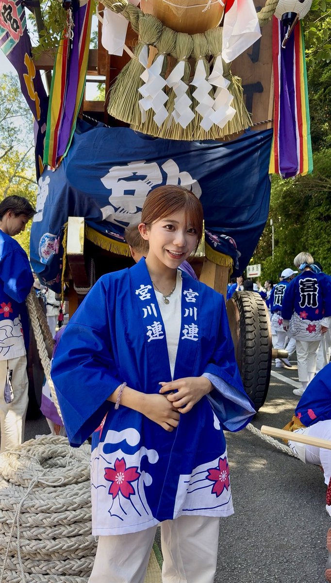20年に一度行われる、
伊勢神宮「式年遷宮」に向けた伝統行事
“お木曳（おきひき）” に参加してきました⛩️✨

お木曳は、新しい御社殿を造るための御用材を、
「エンヤ！」の掛け声とともに
みんなで曳いて奉納する伊勢の大切な民俗行事。

実際に参加してみると、
街全体の熱気や一体感、
そして長い歴史の重みを肌で感じて、
本当に特別な時間でした。

このお木曳行事は、
2033年に行われる「第63回神宮式年遷宮」へ向けて、
これから約7年をかけて続いていきます✨ 

20年に一度しか経験できない貴重な瞬間に参加できて感謝です。

またこの景色を見られる日まで、
この伝統がずっと受け継がれていきますように🌸

元々三重（伊勢）には繋がりや知人が沢山いて
今回はまた新たなご縁のおかげで参加できました！
素敵な仲間との繋がりも増えて、お伊勢が繋いでくれた
このご縁を今後も大切にしていきたいと思います🫶