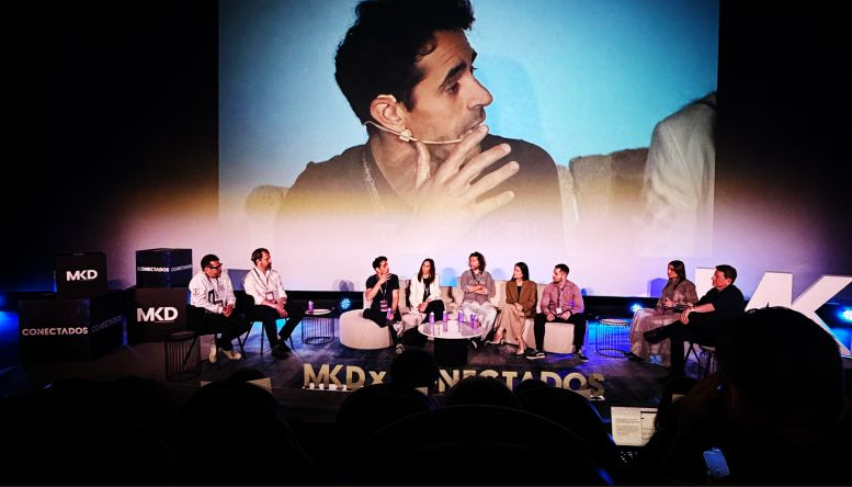 azurallyglobal's tweet photo. ‘’Pensar bien marca la diferencia en el entorno IA’’ es una de las frases que apuntaron en su libreta nuestros compañeros Miguel Cabezas, Head de creatividad, y David Pasos, Digital Art Director, a modo resumen del #Conectados2026 organizado por @mkdirecto. ¡Seguimos aprendiendo! https://t.co/y0NvwuA8JM