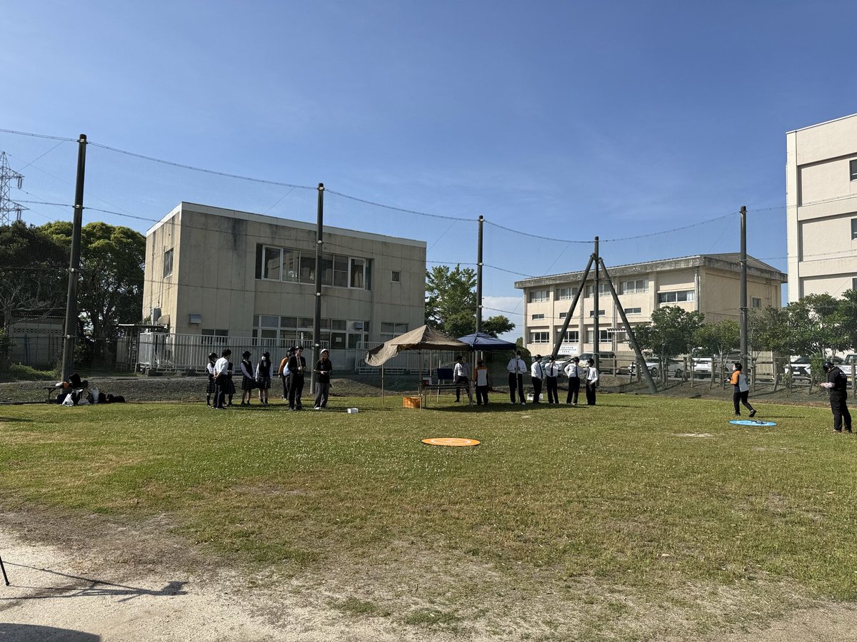 ichinoniya's tweet photo. 5月13日６限　プログラミング応用

今年も双葉電子工業様にご指導いただき、ドローンの操作についてご説明いただきました。ありがとうござい��した。

♯双葉電子工業株式会社
♯ドローン https://t.co/VIRhHKpNaO