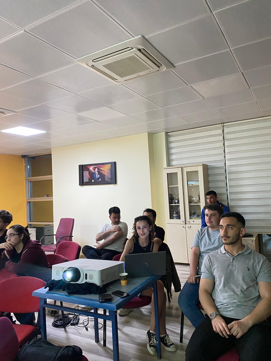 uisat's tweet photo. “Hotel Rwanda” gösterimiyle başlayan gecemiz, heyecan dolu Kahoot yarışmasıyla unutulmaz hale geldi! 🎬🏆 Katılan herkese, emeği geçen UİSAT ekibine ve kahve çekleriyle gecemize destek olan Assos Extra’ya teşekkür ederiz. ☕ https://t.co/mTtw1wkHdF