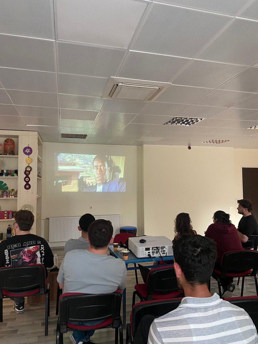uisat's tweet photo. “Hotel Rwanda” gösterimiyle başlayan gecemiz, heyecan dolu Kahoot yarışmasıyla unutulmaz hale geldi! 🎬🏆 Katılan herkese, emeği geçen UİSAT ekibine ve kahve çekleriyle gecemize destek olan Assos Extra’ya teşekkür ederiz. ☕ https://t.co/mTtw1wkHdF