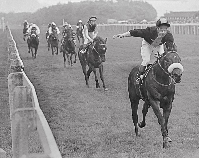 MikeWass2's tweet photo. OTD 1970 Ian Balding-trained Mill Reef (Geoff Lewis) made his racecourse debut, defeating 2-9 favourite Fireside Chat (Lester) by 4 lengths at Salisbury. In '71 won Derby, Eclipse, King George VI &amp; Queen Elizabeth Stakes &amp; Prix de l'Arc. Career: won 12 of 14. 🏇🌟#RacingMemories https://t.co/vJVRAIOCvF