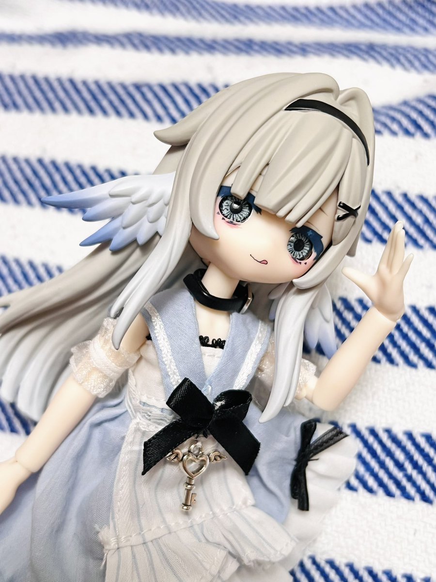takanadu's tweet photo. ギャル羽さんにダイソーの10mmアイを装着してみました！！おお、なかなかいいじゃないですか。ギャル羽さんカラコン変えました？
「うっす。新作っす。どっスか？」 https://t.co/A8JNFsIHLq