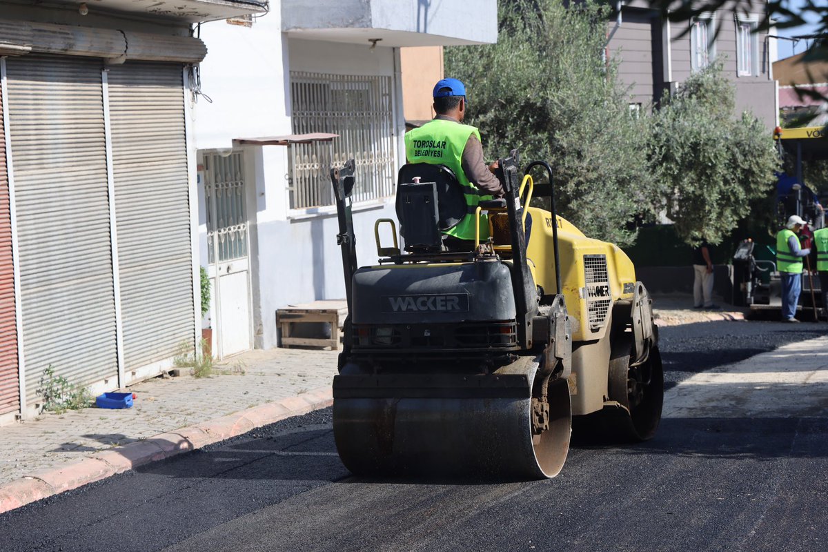 Toroslarbld's tweet photo. Hemşehrilerimiz için daha güvenli yollar, daha güçlü ulaşım…
Asfalt çalışmalarımız planlı bir şekilde sürüyor. 🛣️🚧 

Birlikte çalışır, birlikte büyürüz! https://t.co/DJuueE9ndb