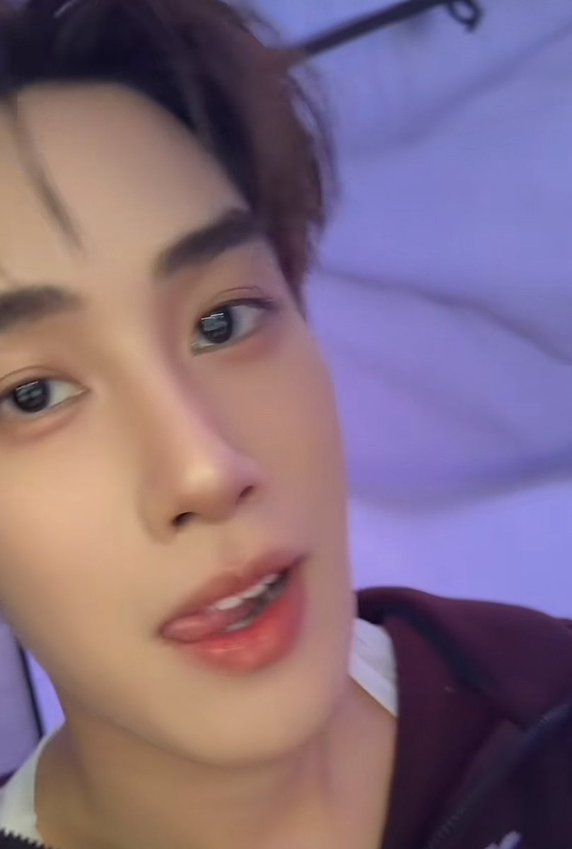 ⏾˚ 𝐦𝐨𝐫𝐦𝐨𝐫 ౨ৎ tweet media