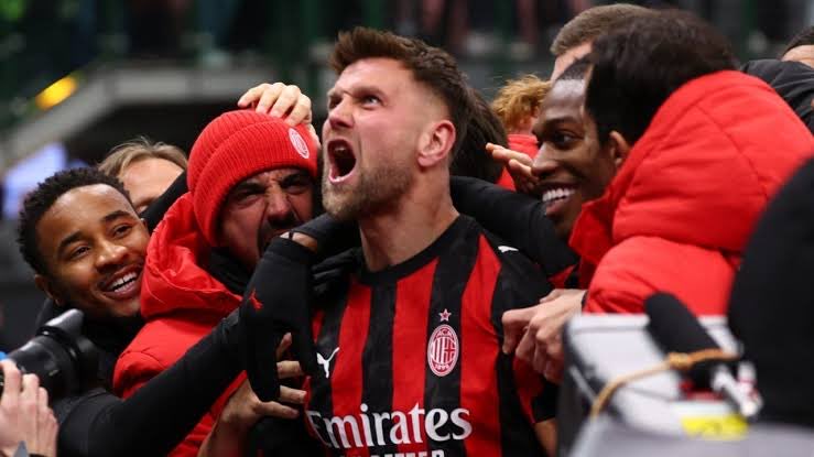 Sleeper AC Milan tweet media