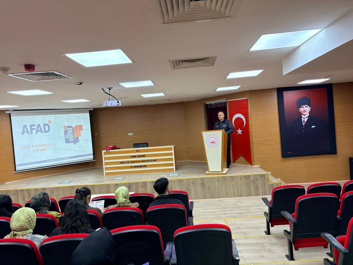 Kars_AFAD's tweet photo. 📍#Kars

Kurumumuz eğitmenlerince Kars Aile ve Sosyal Hizmetler İl Müdürlüğünde Afet Farkındalık Eğitimi verilip Deprem Anı Tatbikatı yapılarak personelleri bilinçlendirildi. #AFAD #acil #mobil uygulaması kullanımı tanıtıldı.

@AFADBaskanlik @KarsValiligi @ziyapolat73 @obozkurt_ https://t.co/P3oJFuD6iP