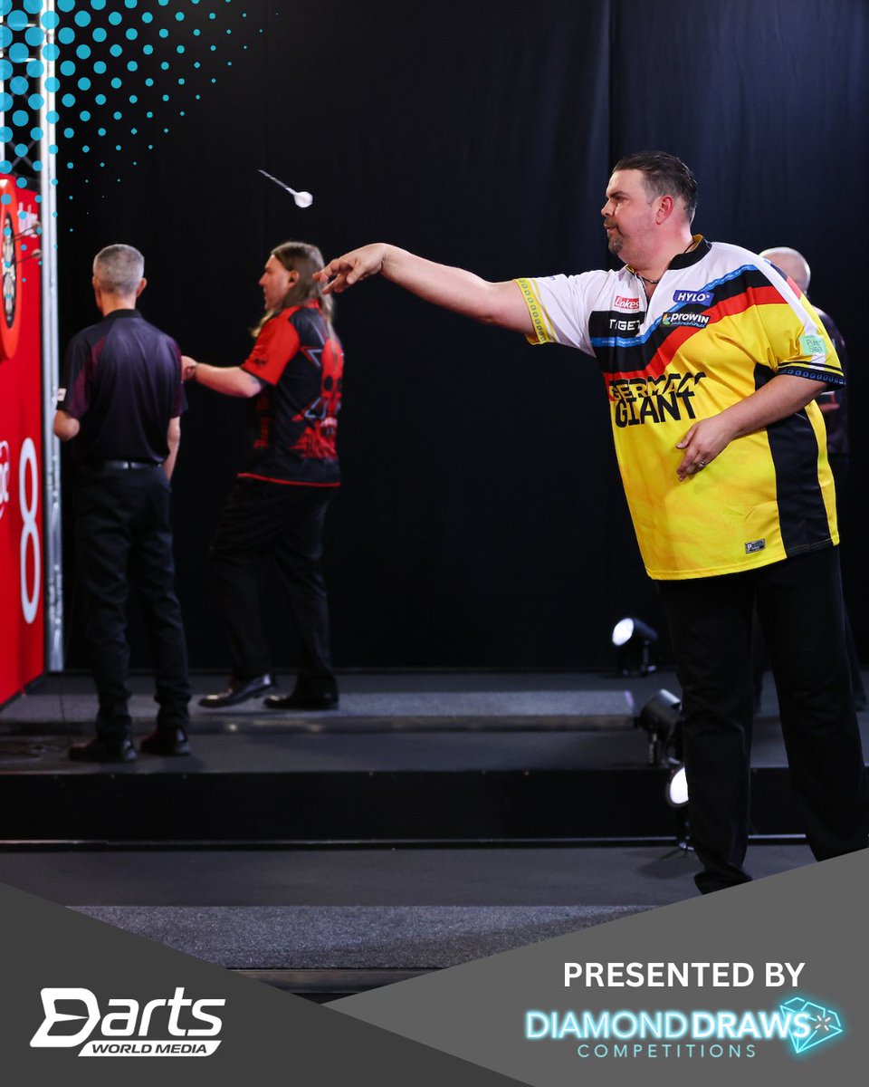 Darts_World's tweet photo. 🎯🔴 | PC Darts Extra:
📰Ton-Tastic Tuesday Tales

We take a deeper dive into Players Championship 15, where an average north of 107 was only enough for Gabriel Clemens to claim two legs against Stephen Bunting in Leicester, and Richard Veenstra clocked over 110, only to be defeated.

Read More:

https://t.co/Nry16DYvsV

💎Presented with @DiamondXDraws