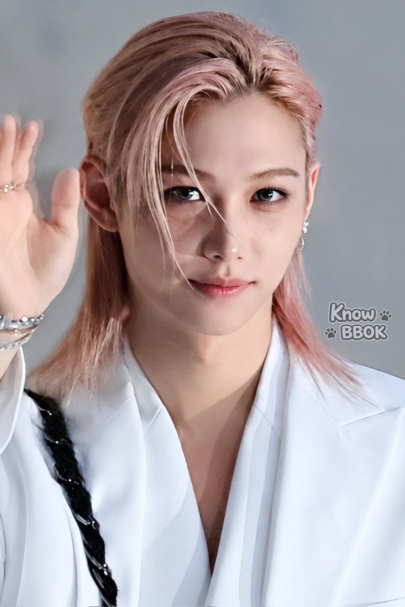 know_bbok_'s tweet photo. 250903 HAUS NOWHERE SEOUL 
봄이 올 때 가져오려고 했던 핑크용복이🩷
#HAUSNOWHERExFELIX
#StrayKids #FELIX #필릭스 #フィリックス #용복 https://t.co/7AWkurrMY0