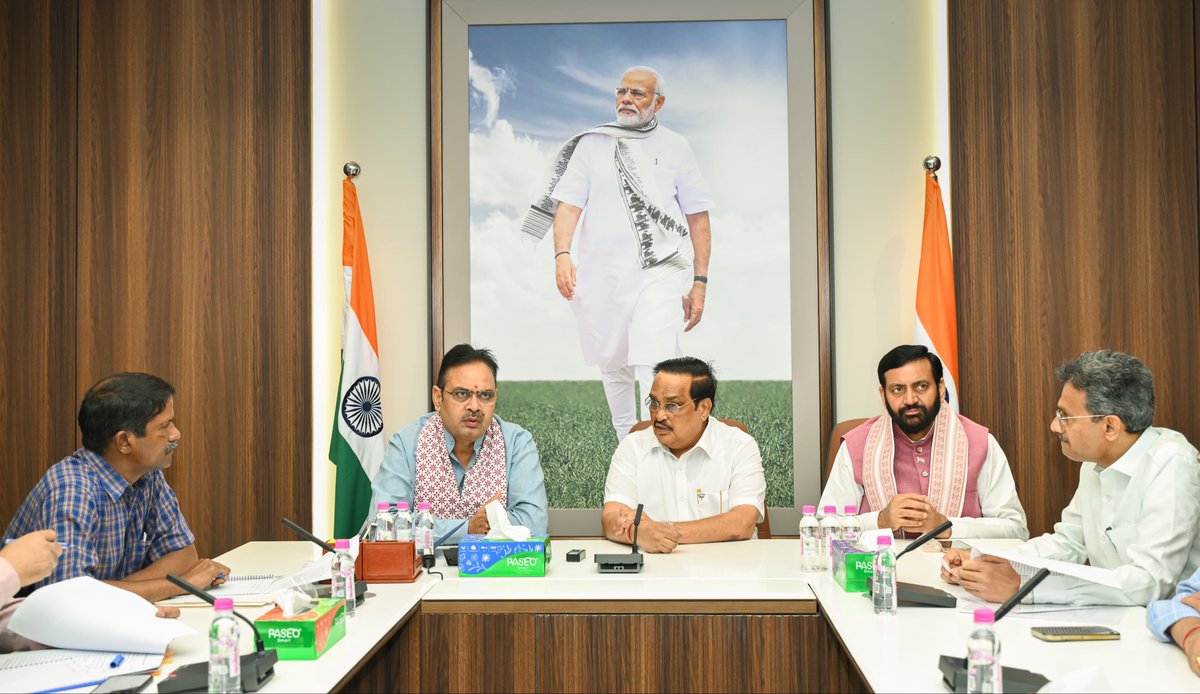 Manoj Batar (मोदी का परिवार) tweet media