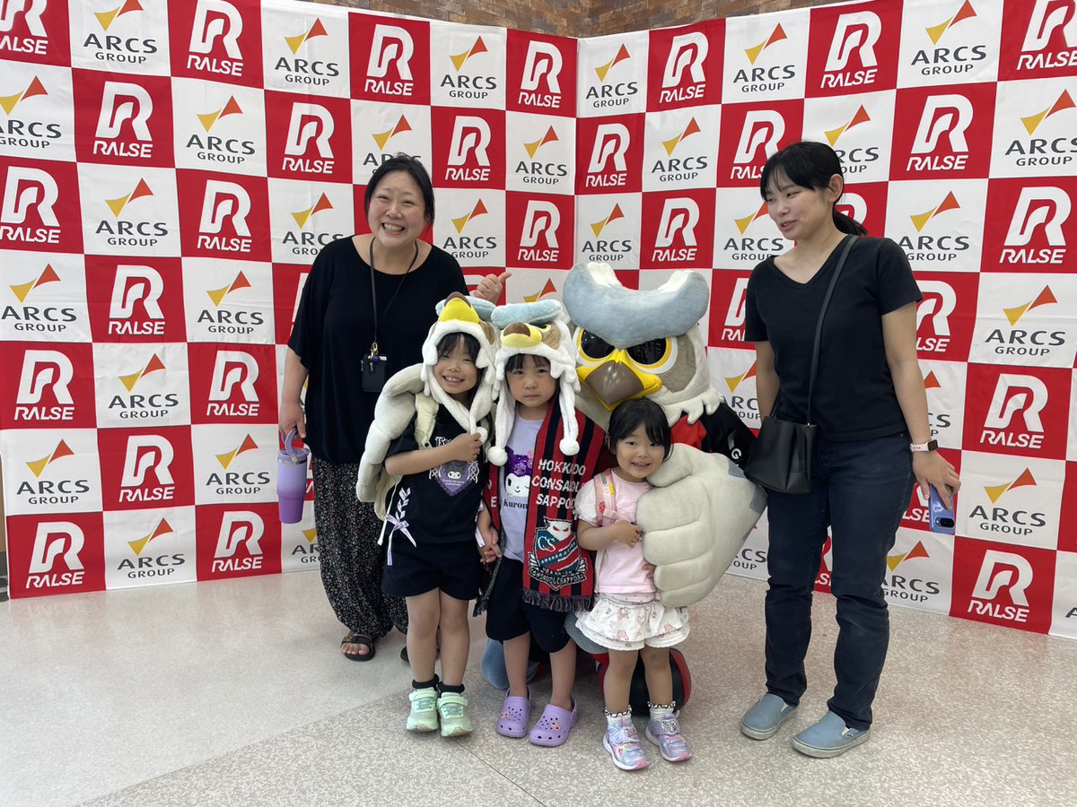 dolekun's tweet photo. スーパーアークス サウス店に行ってきたよ！🛒🦉

今回もたくさん会いに来てくれてありがとうね～🙌

お菓子詰め放題も楽しかった～🍬✨

#アークス #ラルズ
#consadole #コンサドーレ #ドーレくん https://t.co/TNZxZbsijM