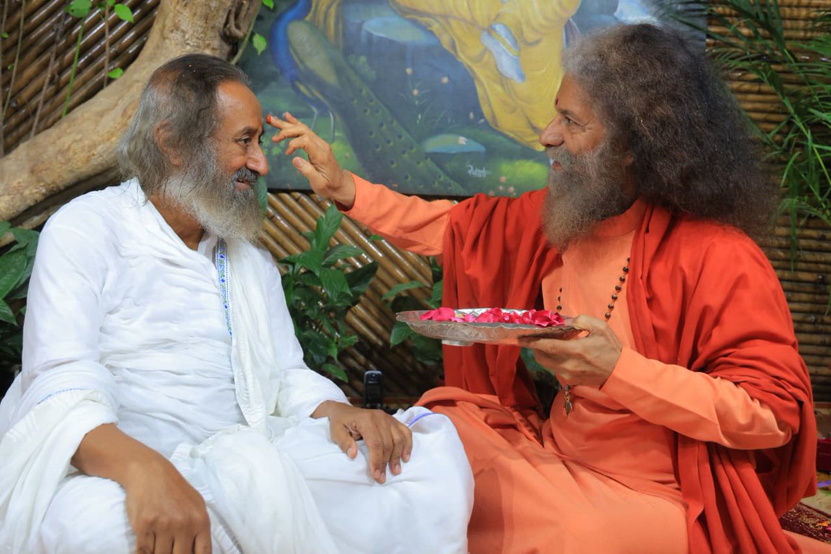 PujyaSwamiji's tweet photo. परमार्थ निकेतन  से श्रद्धेय @Gurudev  जी को जन्मदिन की हार्दिक शुभकामनाएँ। आप सदैव स्वस्थ, प्रसन्न, दीर्घायु और दिव्यायु हों। @ArtofLiving  @ArtofLivingYoga के  माध्यम से शांति, प्रेम और सकारात्मकता का संदेश पूरे विश्व में निरंतर प्रसारित होता रहे। माँ गंगा आपको उत्तम स्वास्थ्य, शक्ति और आनंदमय जीवन प्रदान करे.
@ArtofLivingIC @ArtofLivingYoga