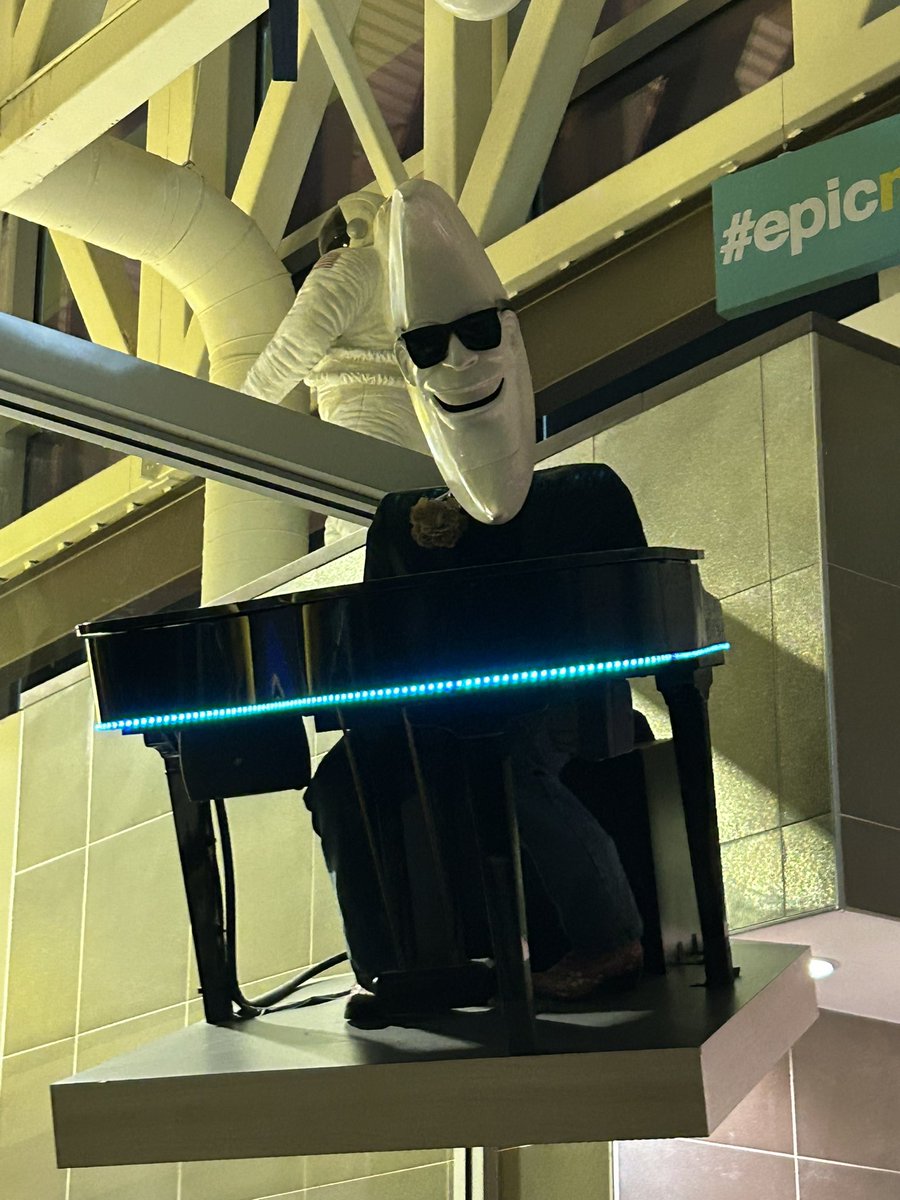 wmar13's tweet photo. @nostalgiacore They have this guy in Orlando https://t.co/3ZrjPq5tR9
