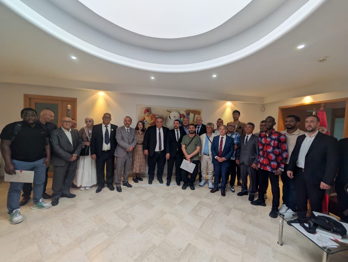 Konyato's tweet photo. Tunus / Sfax’ta düzenlenen SMA MED FOOD / Sfax Akdeniz Tarım ve Gıda Fuarı ve B2B organizasyonu kapsamında Konya Ticaret Odası Heyeti, Sfax Ticaret ve Sanayi Odası’nı (CCIS) ziyaret etti.

Konya Ticaret Odası Yönetim Kurulu Başkan Yardımcısı @LBsrn ve Yönetim Kurulu Üyesi @keresteci_ahmet’in yer aldığı Heyet, CCIS Başkan Yardımcısı Haithem Djebeniani ile bir araya geldi. Görüşmeye Tunus Türk Ticaret ve Sanayi Odası (CCITT) Başkan Yardımcısı Zied Ben Ayed de katıldı.

Gerçekleştirilen görüşmede, Konya ve Sfax iş dünyaları arasındaki ticari iş birliği imkanları üzerine kapsamlı görüş alışverişinde bulunuldu.