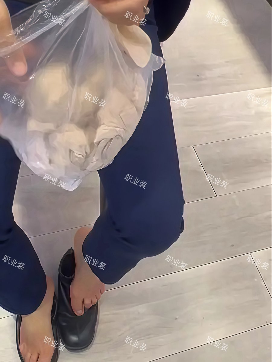 职业装 tweet media